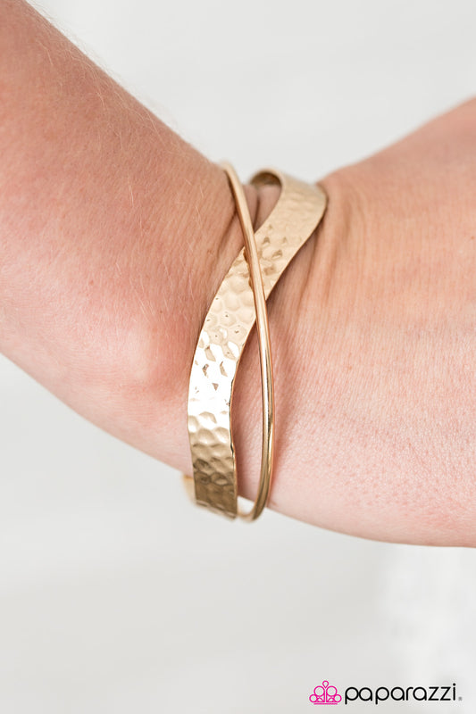 Paparazzi Accessories  - Wander Waves #B300 Peg - Gold Bracelet