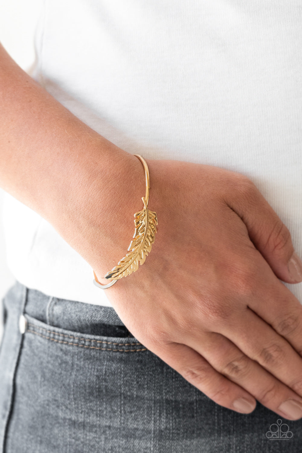 Paparazzi Accessories - How Do You Like This FEATHER? #B36 - Gold Bracelet