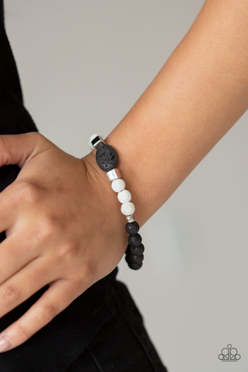 Paparazzi Accessories - Unwind #B474- White Bracelet