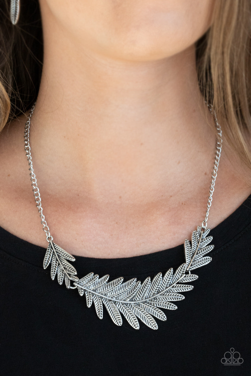 Paparazzi Accessories - Queen of the QUILL #N661 - Silver Necklace