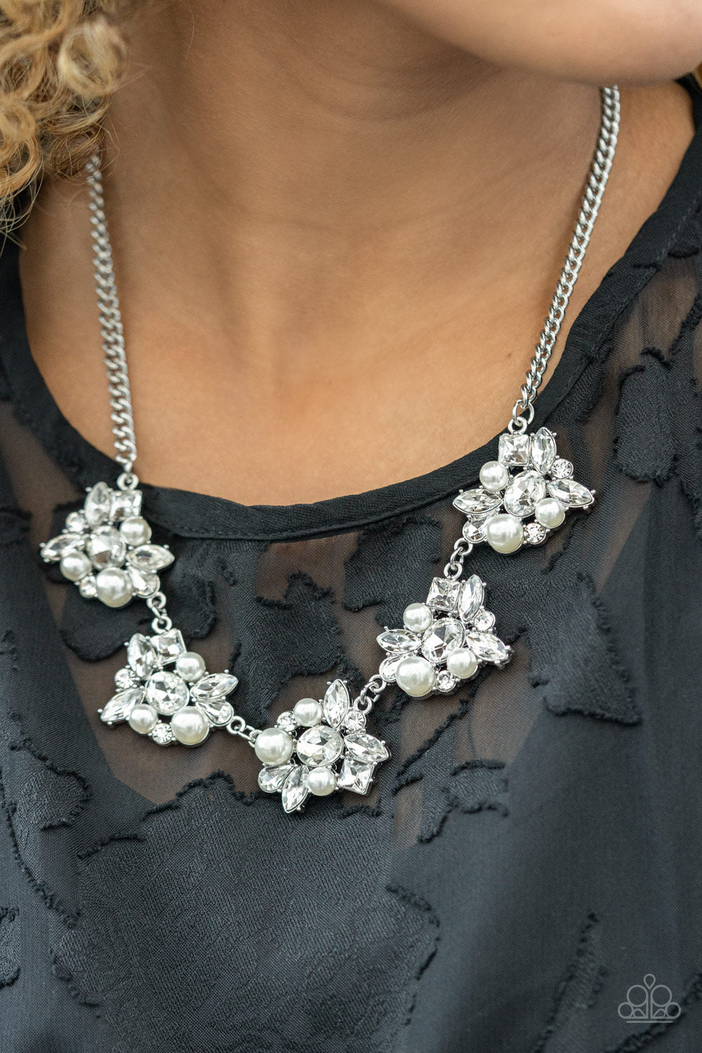 Paparazzi Accessories - HEIRESS of Them All - #N511 White Necklace
