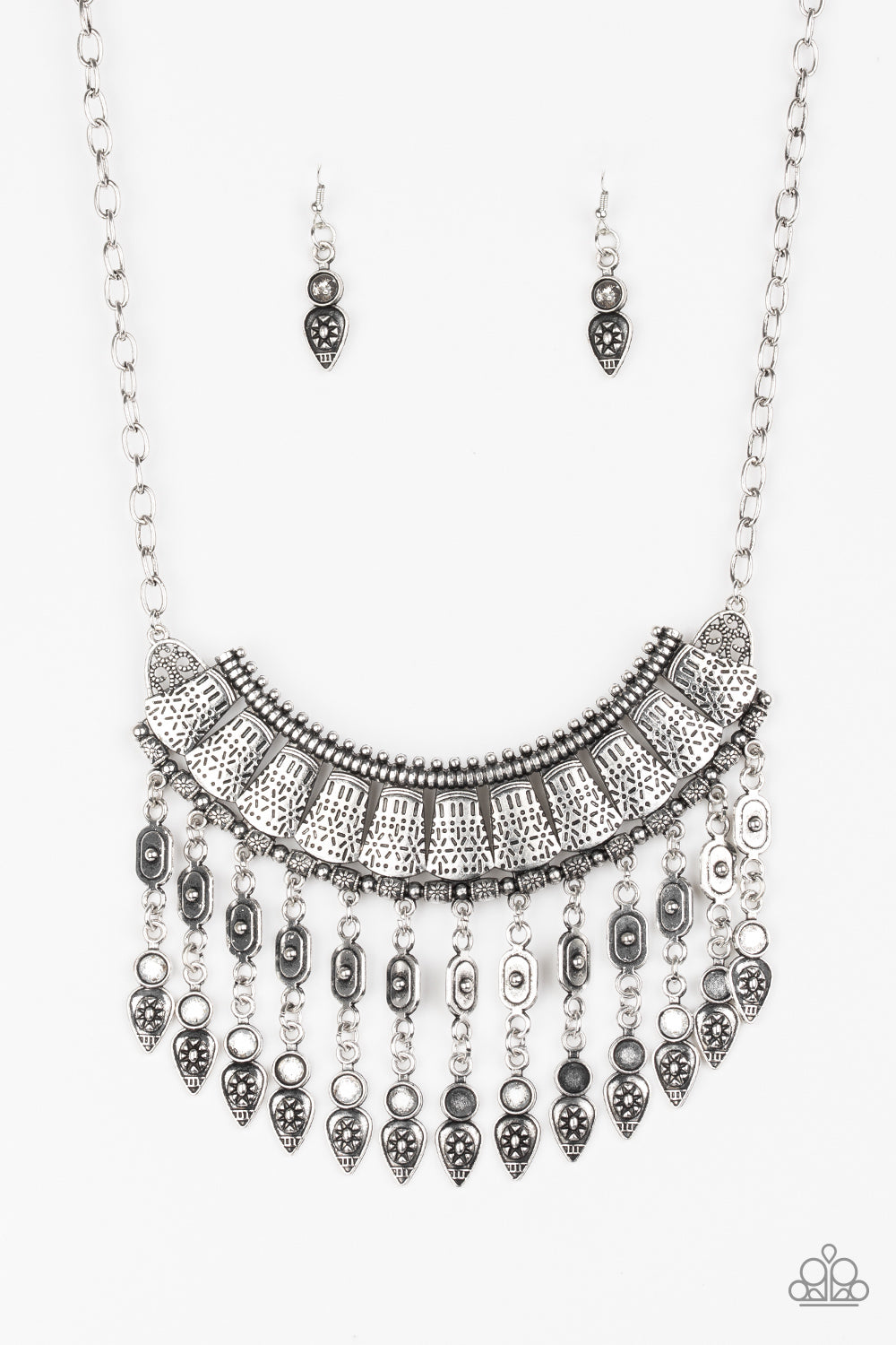 Paparazzi Accessories  - The Desert Is Calling - #N149 Silver Necklace