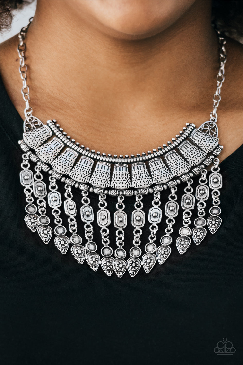 Paparazzi Accessories  - The Desert Is Calling - #N149 Silver Necklace