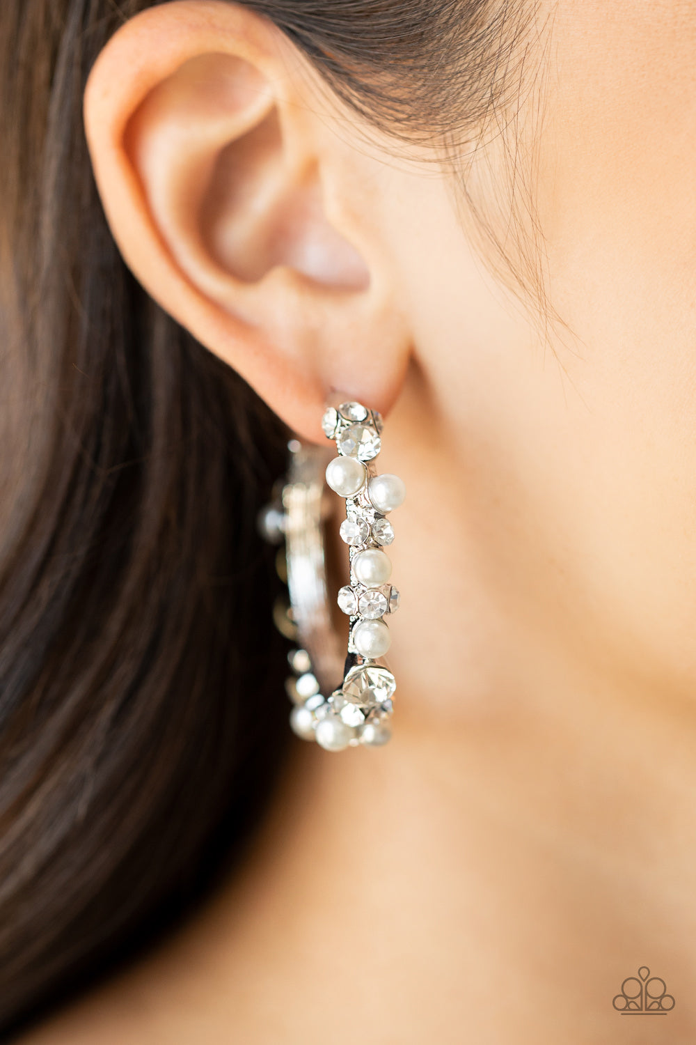 Paparazzi Accessories - Let There Be SOCIALITE #E571 - White Earrings