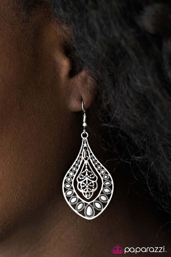Paparazzi Accessories  - Arabian Affair #E93 - Silver Earring
