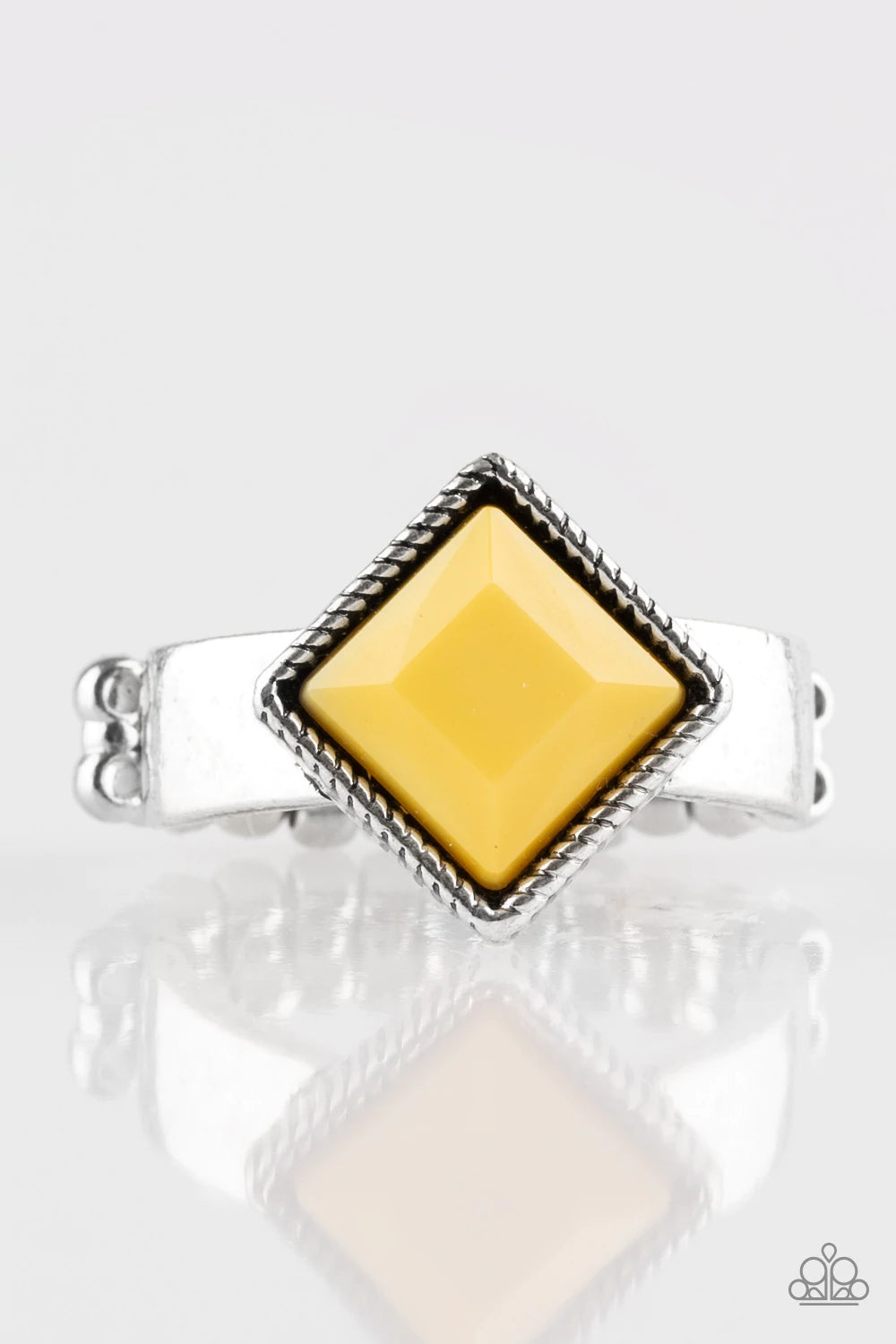 Paparazzi Accessories  - STYLISHLY FAIR AND SQUARE #RO1/D3 - Yellow ring