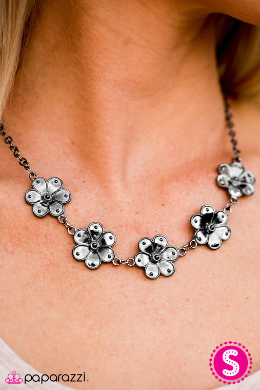 Paparazzi Accessories  - The Earth Laughs In Flowers #N857 Box 9 - Black Necklace