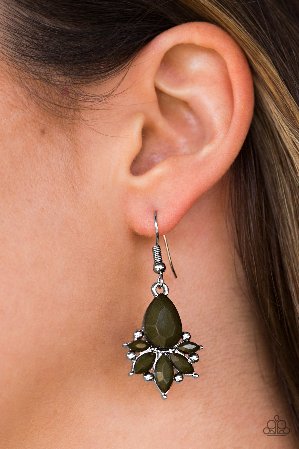 Paparazzi Accessories  - Glam Up #E293/Peg/F2 - Green Earrings