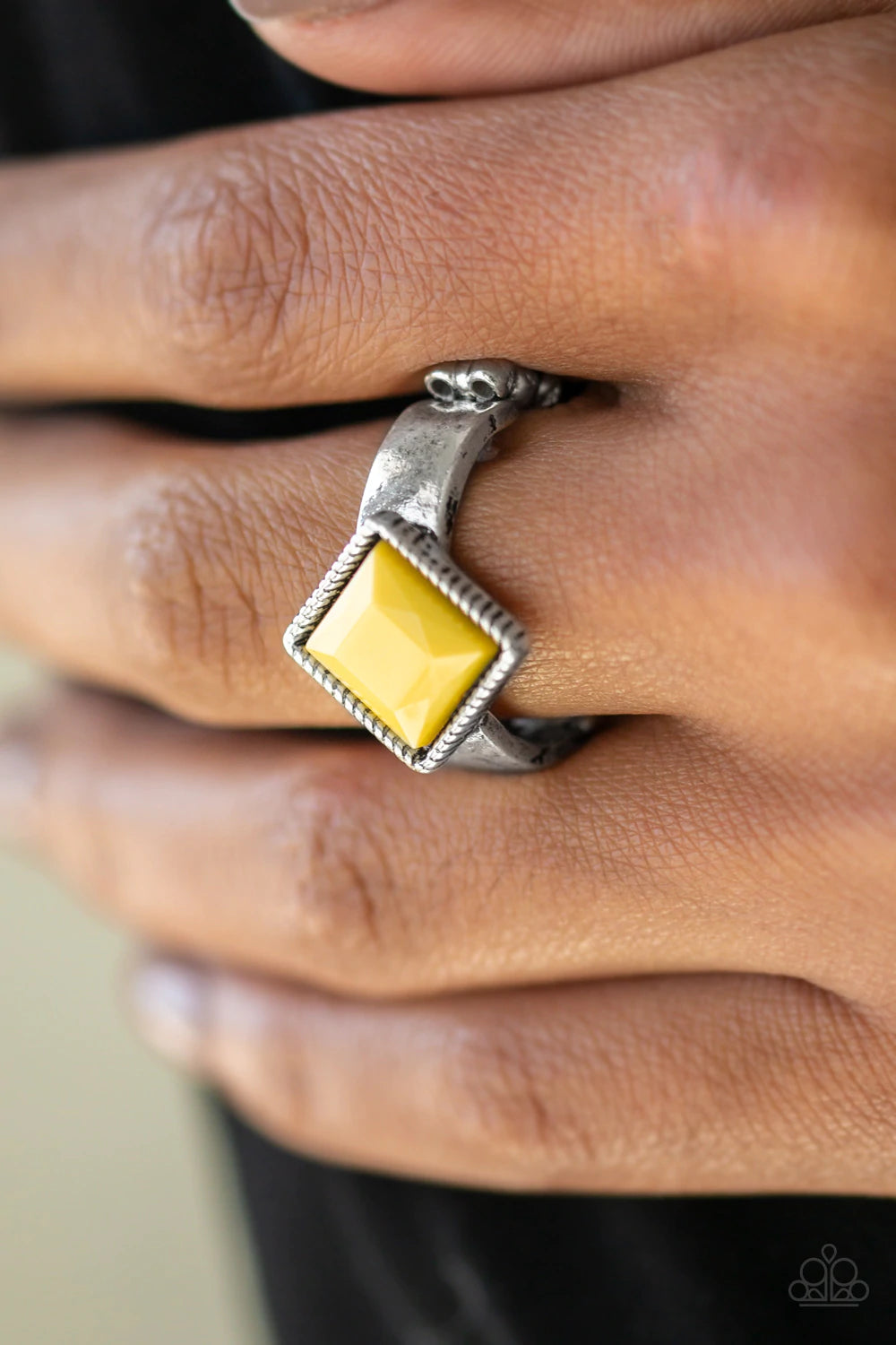 Paparazzi Accessories  - STYLISHLY FAIR AND SQUARE #RO1/D3 - Yellow ring