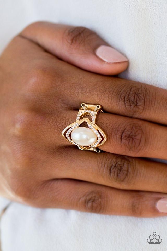 Paparazzi Accessories  - Positively Posh #R718 - Gold Ring