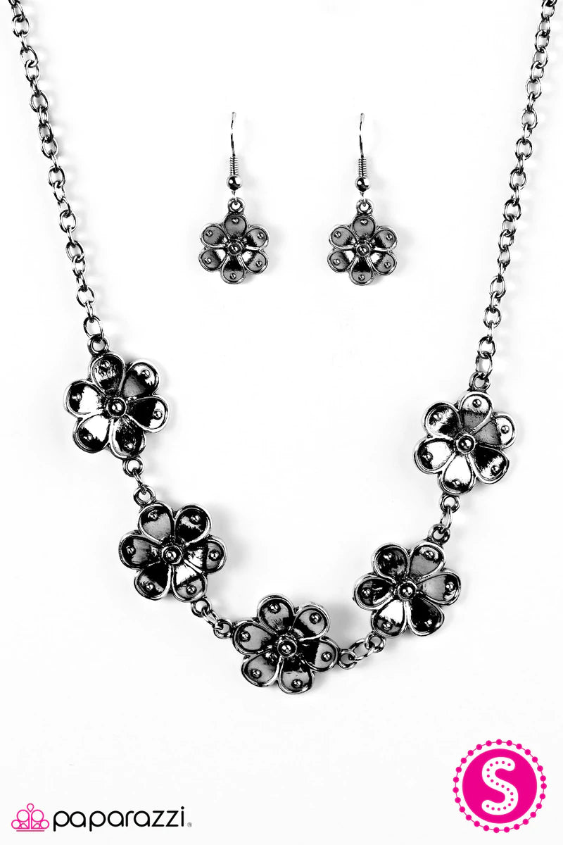 Paparazzi Accessories  - The Earth Laughs In Flowers #N857 Box 9 - Black Necklace